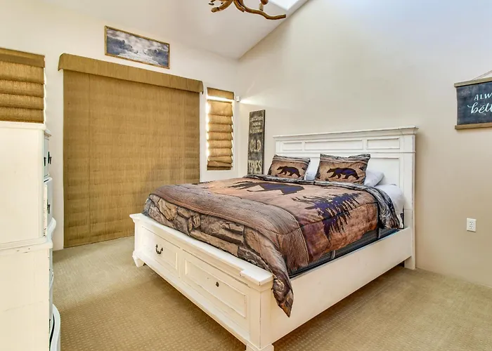 Mtn Estate W/ Massive Indoor In Show Holiday home