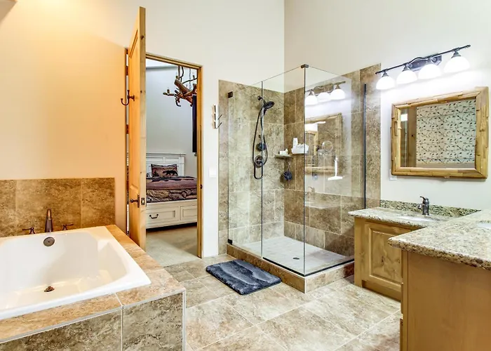 Mtn Estate W/ Massive Indoor In Show
